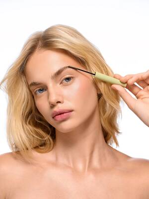 ВОССТАНАВЛИВАЮЩИЙ ГЕЛЬ-ФИКСАТОР ДЛЯ БРОВЕЙ